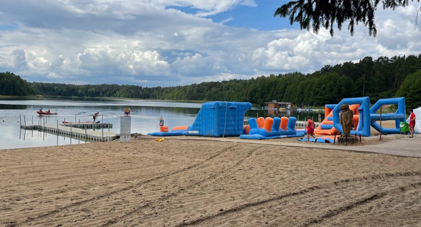 Ruszył sezon na pilskich kąpieliskach. Na Płotki wraca wodny tor przeszkód [ZDJĘCIA]