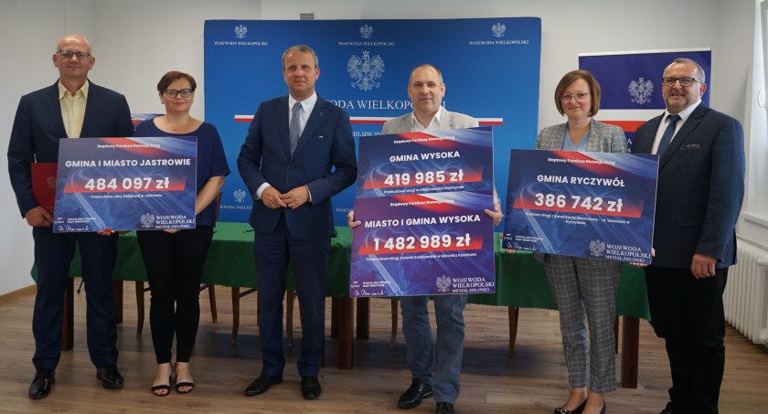 Wojewoda przyjechał do Piły z kasą na drogi 