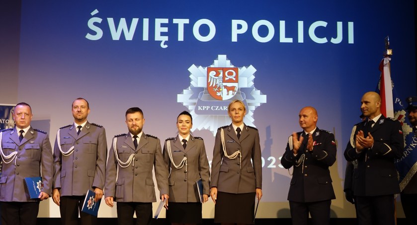 Święto Policji w Czarnkowie. Awanse, odznaczenia i życzenia