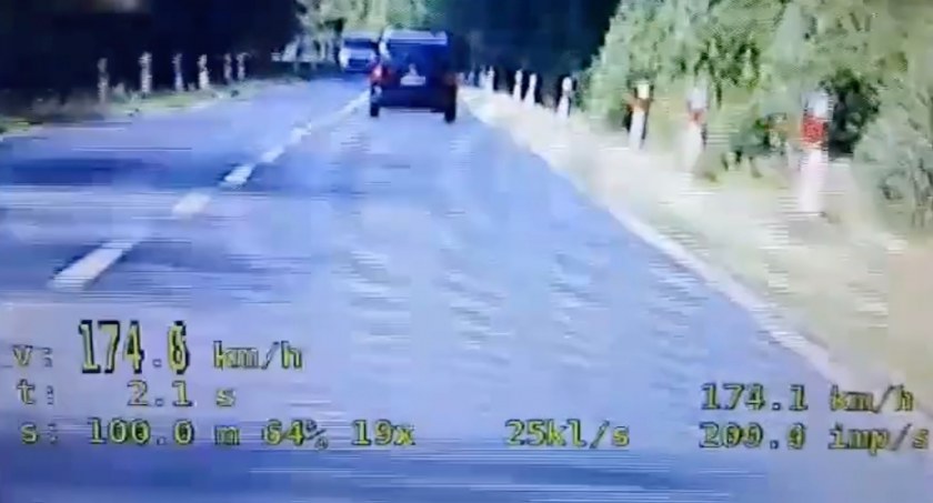 Gnał ponad 170 km/h. Pirat drogowy zatrzymany na trasie Skórka - Piła [VIDEO]
