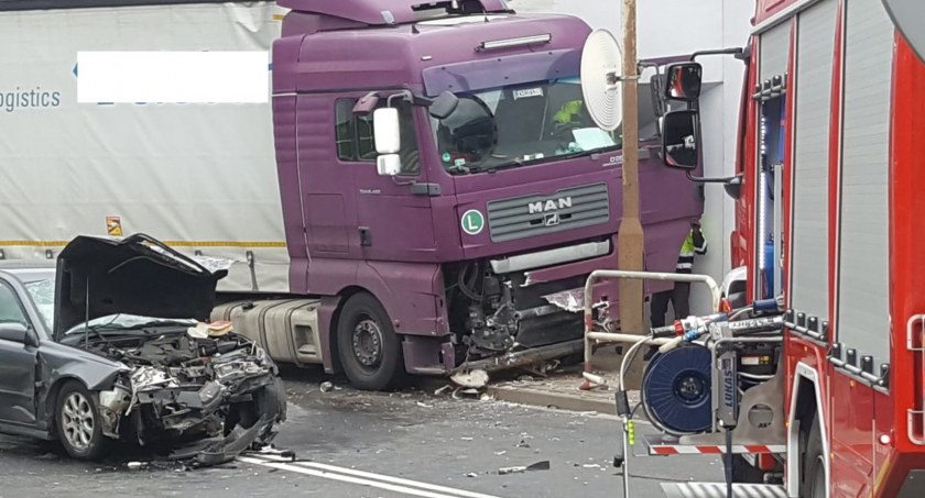 Wypadek na DK11 w Jastrowiu. Wśród rannych są dzieci [ZDJĘCIA]