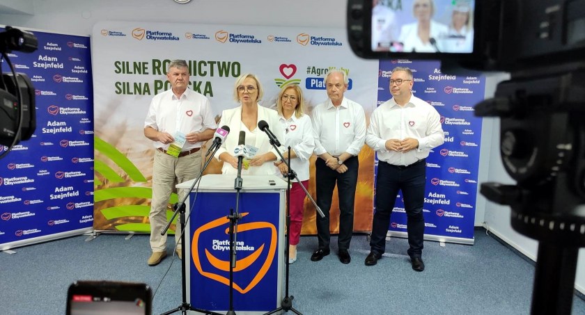 Wybory 2023. Koalicja Obywatelska przedstawia w Pile plan ratunkowy dla rolnictwa i zbiera podpisy