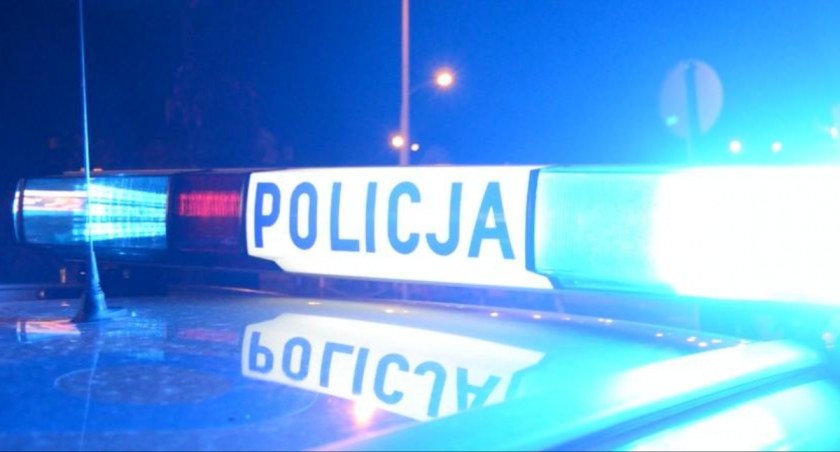 Wezwał policję i zaatakował funkcjonariuszy. Okazało się, że był poszukiwany