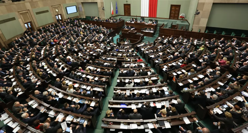 WYBORY 2023. Jak głosy przekładają się na mandaty?