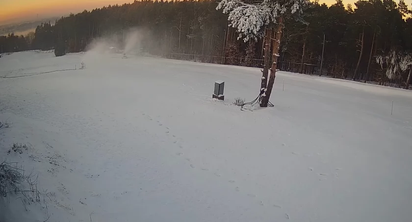 Na narty do Chodzieży. Trwa naśnieżanie stoku, wkrótce otwarcie