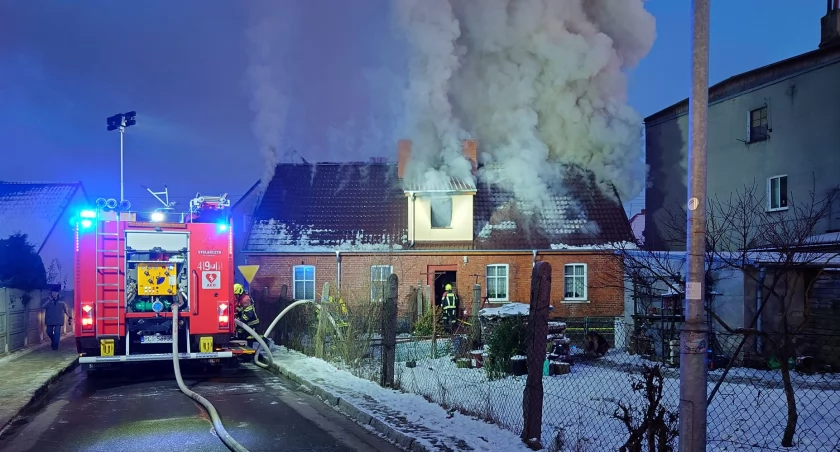Pożar budynku wielorodzinnego. Zawalił się strop