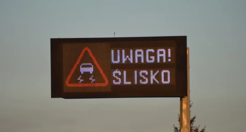 IMGW ostrzega przed oblodzeniem dróg i chodników