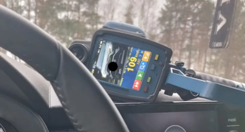 109 km/h w terenie zabudowanym. Mandat, punkty karne i utrata prawa jazdy 