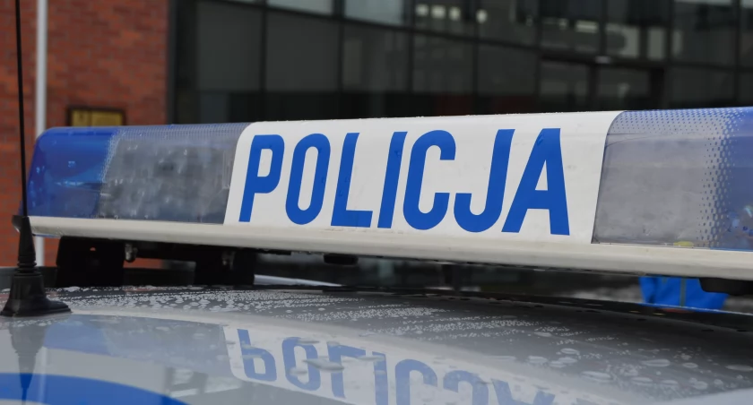 Włamywacz zatrzymany. W jego mieszkaniu policjanci znaleźli narkotyki i amunicję