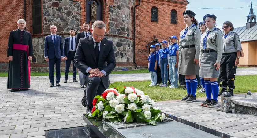 Prezydent w Zakrzewie i Wągrowcu. Andrzej Duda odznaczył pośmiertnie ks. Bolesława Domańskiego [VIDEO][ZDJĘCIA]