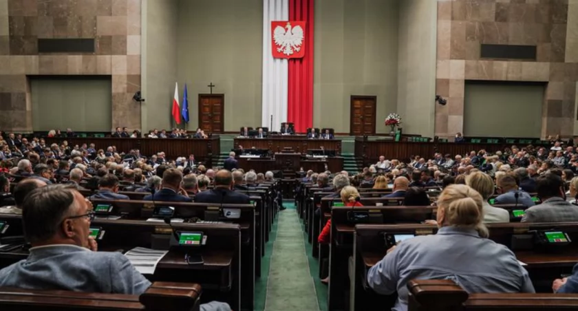 Nowa ustawa o prawie autorskim przegłosowana. Komu zapłaci Google i Facebook?