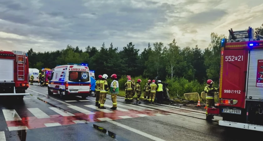 Groźny wypadek na skrzyżowaniu DK10 i DK11. Tragiczny powrót znad morza