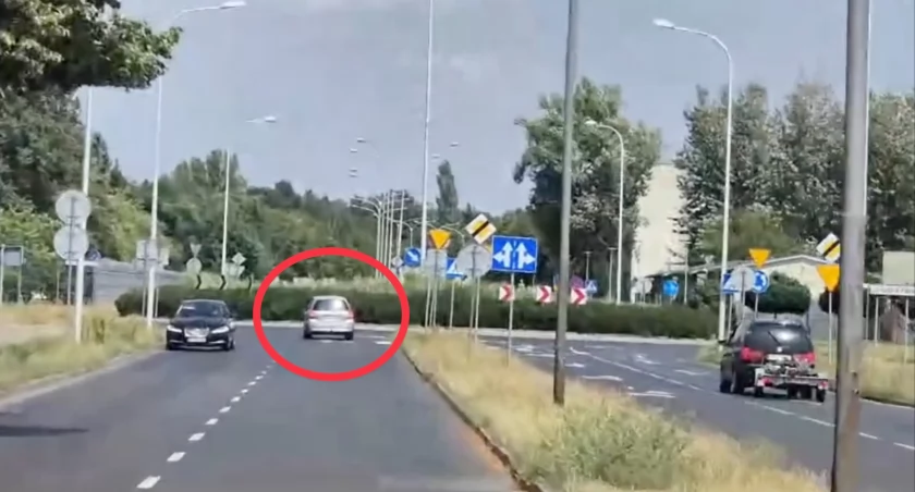 Pod prąd na al. Powstańców Wielkopolskich. 74-letnia kobieta ukarana mandatem [VIDEO]