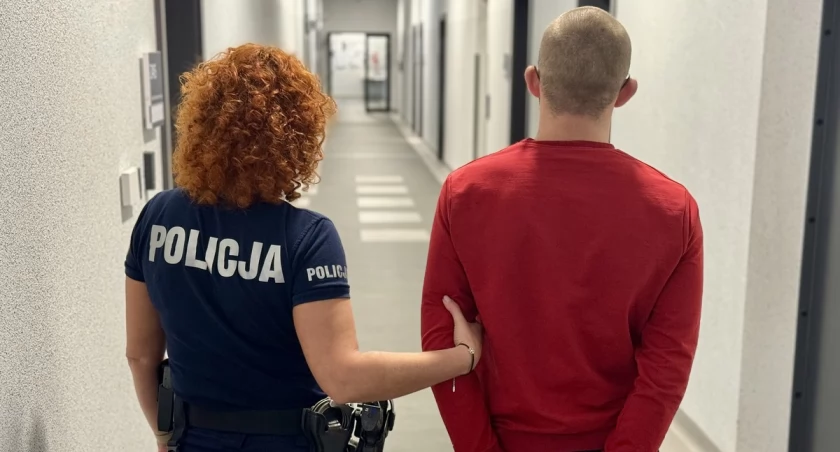 Jechał bez prawa jazdy, z narkotykami i pod ich wpływem. Policjanci zatrzymali 22-latka