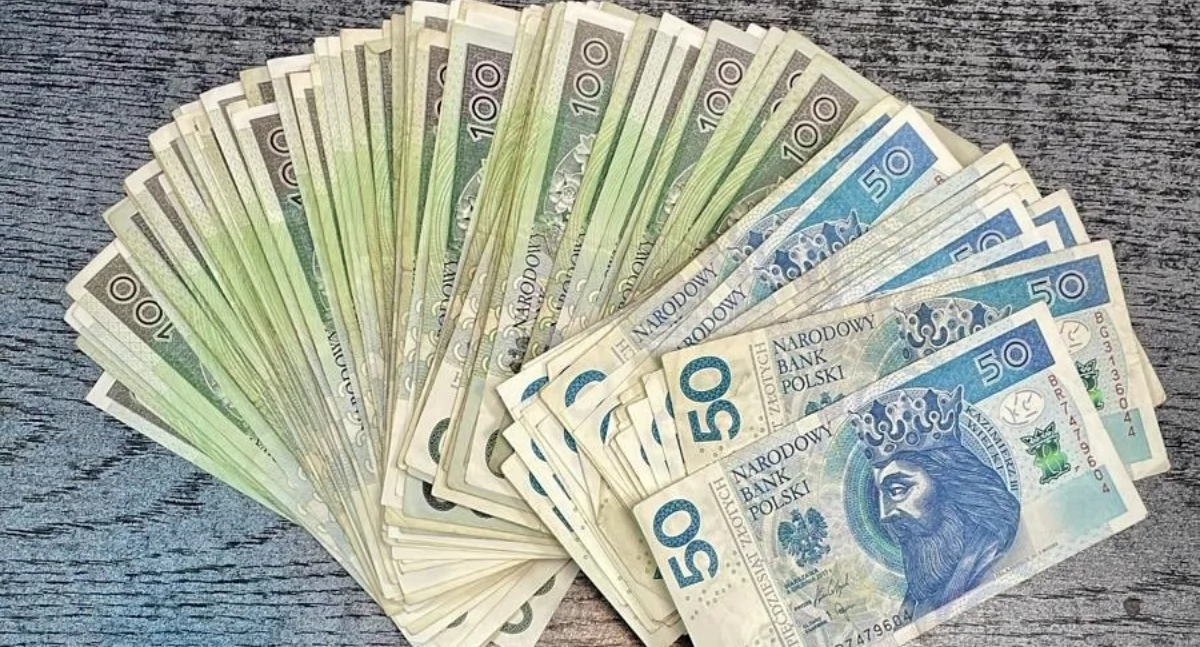 Ukradł utarg i chciał uciec z kraju. 35-latek odpowie za kradzież kilkudziesięciu tysięcy złotych ze stacji paliw, na której pracował