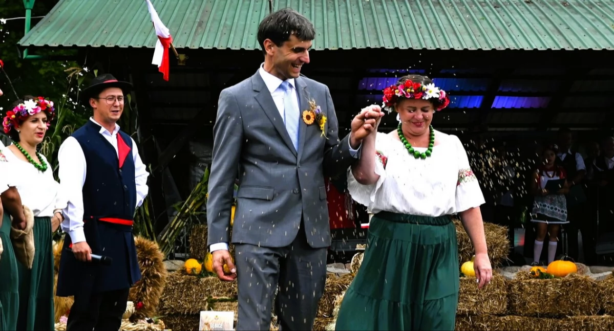 Tak Gmina Czarnków dziękowała swoim rolnikom. Wyjątkowe dożynki w Kuźnicy Czarnkowskiej [ZDJĘCIA]