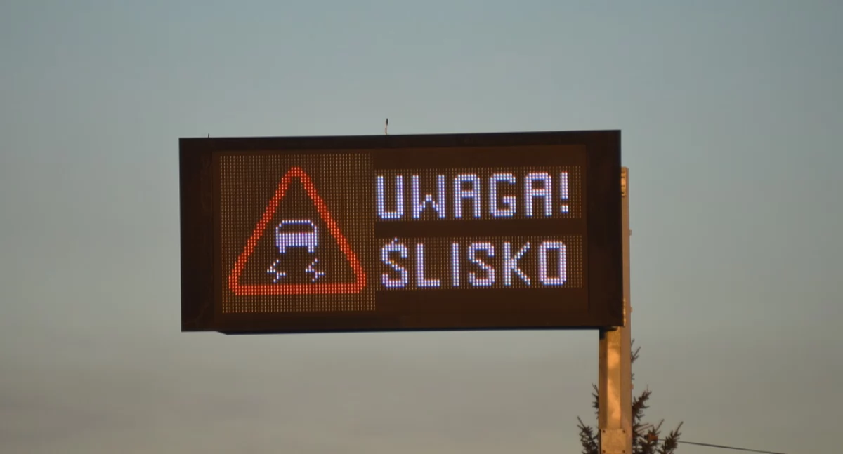 Opady i spadek temperatury. IMGW ostrzega przed oblodzeniem dróg i chodników