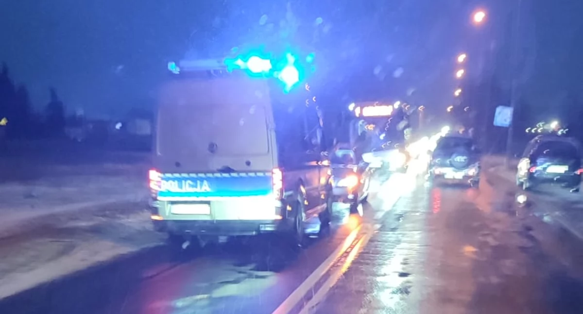 Potrącenie na pasach w Pile. Pieszy trafił do szpitala
