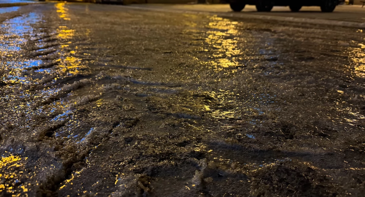 Na drogach i chodnikach może być ślisko. Alert drugiego stopnia