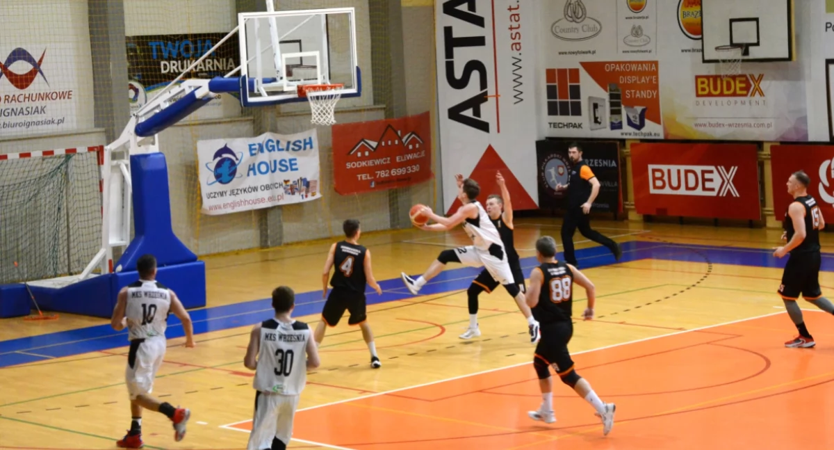 Passa zwycięstw JET Service Basket Piła przerwana – dramatyczna porażka z MKS Września 78:81