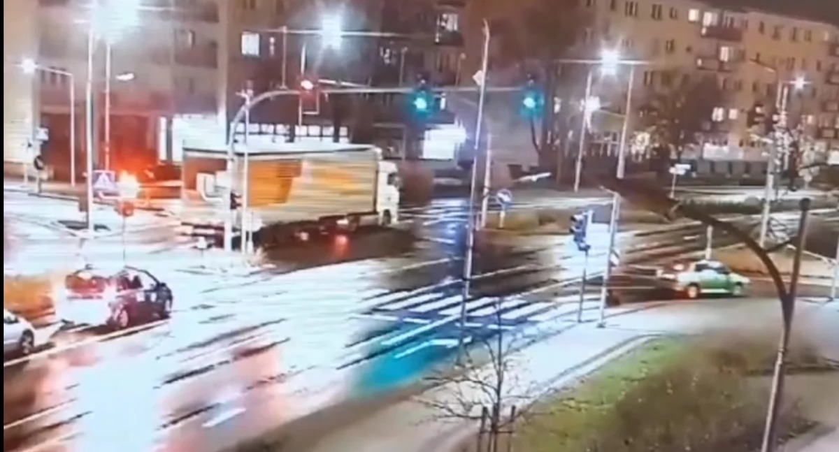 Kompletnie pijany kierowca ciężarówki jechał pod prąd przez centrum Piły. Miał ponad trzy promile [VIDEO]