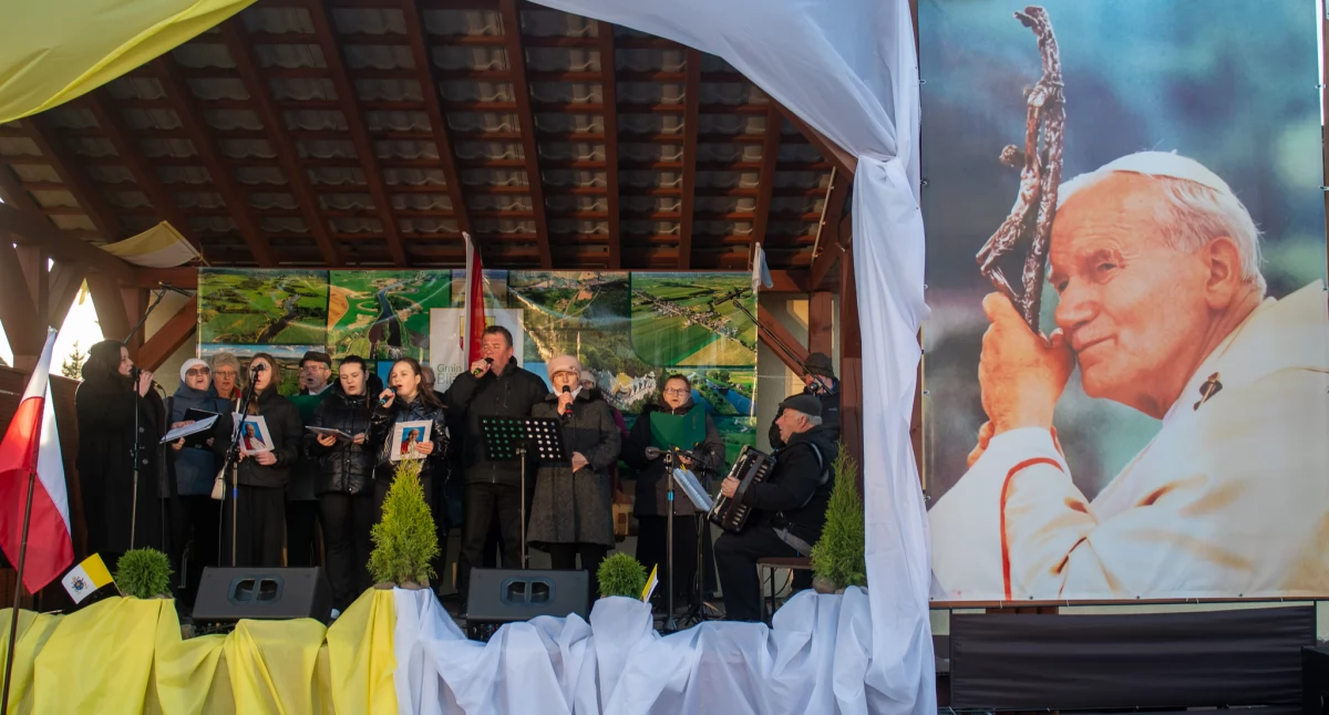 Wśród tylu dróg. Muzyczny hołd św. Janowi Pawłowi II