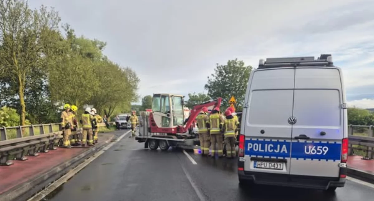 Wypadek na DK 11 w Ujściu. Ranne dziecko, droga zablokowana