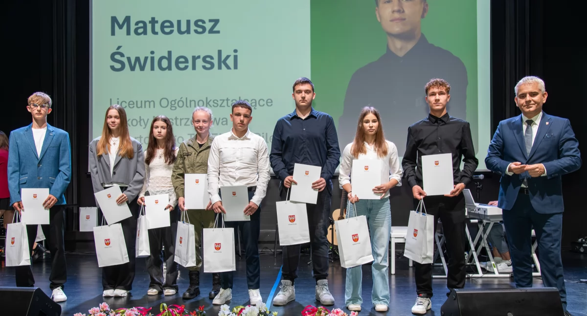 Najlepsi z nalepszych ze stypendiami starosty