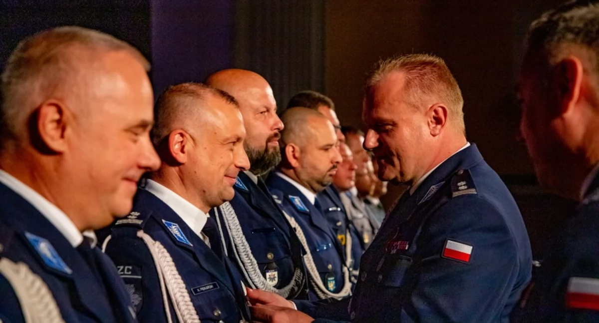 Medale, wyróżnienia i awanse w Szkole Policji