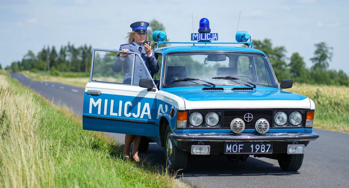 Podróż w czasie z policjantkami. Wyjątkowy spot pilskiej policji