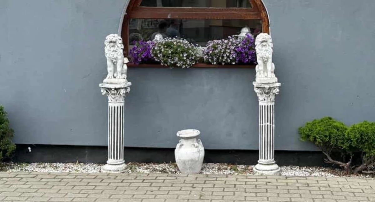 Niecodzienna kradzież w Pile. Złodzieje zabrali ozdobne figurki