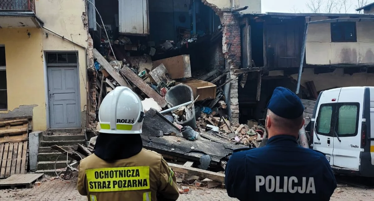 Runęła ściana kamienicy w centrum Wągrowca
