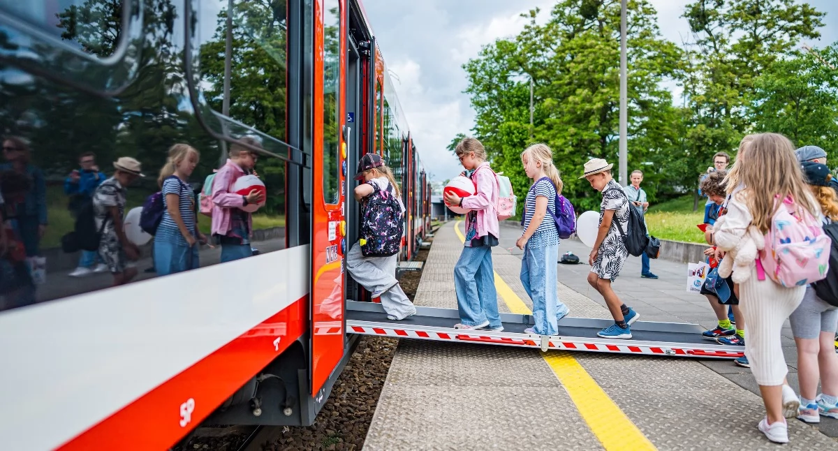 Od Dnia Dziecka po Bałtyk – Koleje Wielkopolskie rozpędzają lato pełne atrakcji
