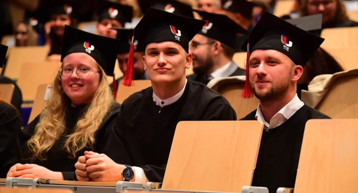 Absolwenci uczelni zawodowych najszybciej znajdują pracę