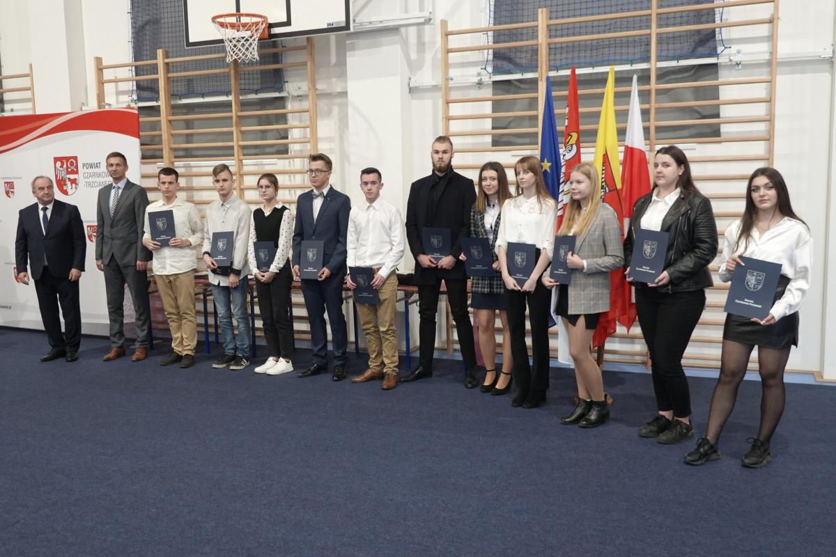 Najlepsi z najlepszych. Stypendia starosty rozdane
