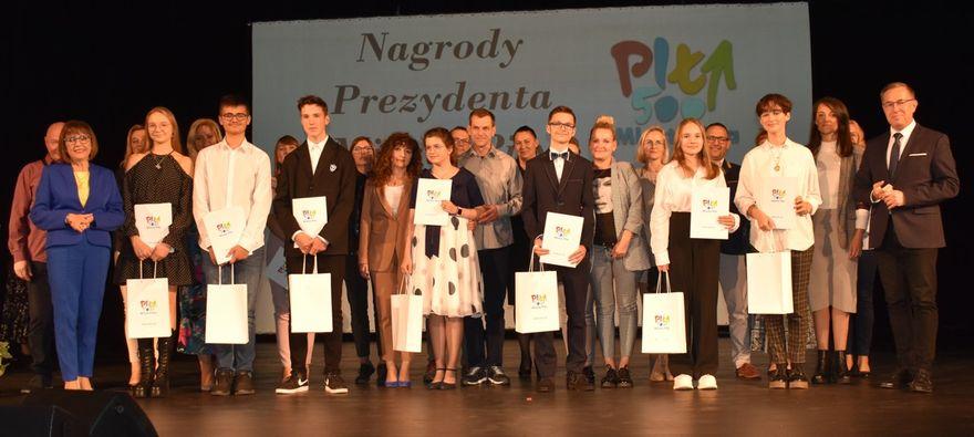 Dyplomy i pieniądze dla 138 najlepszych uczniów z Piły