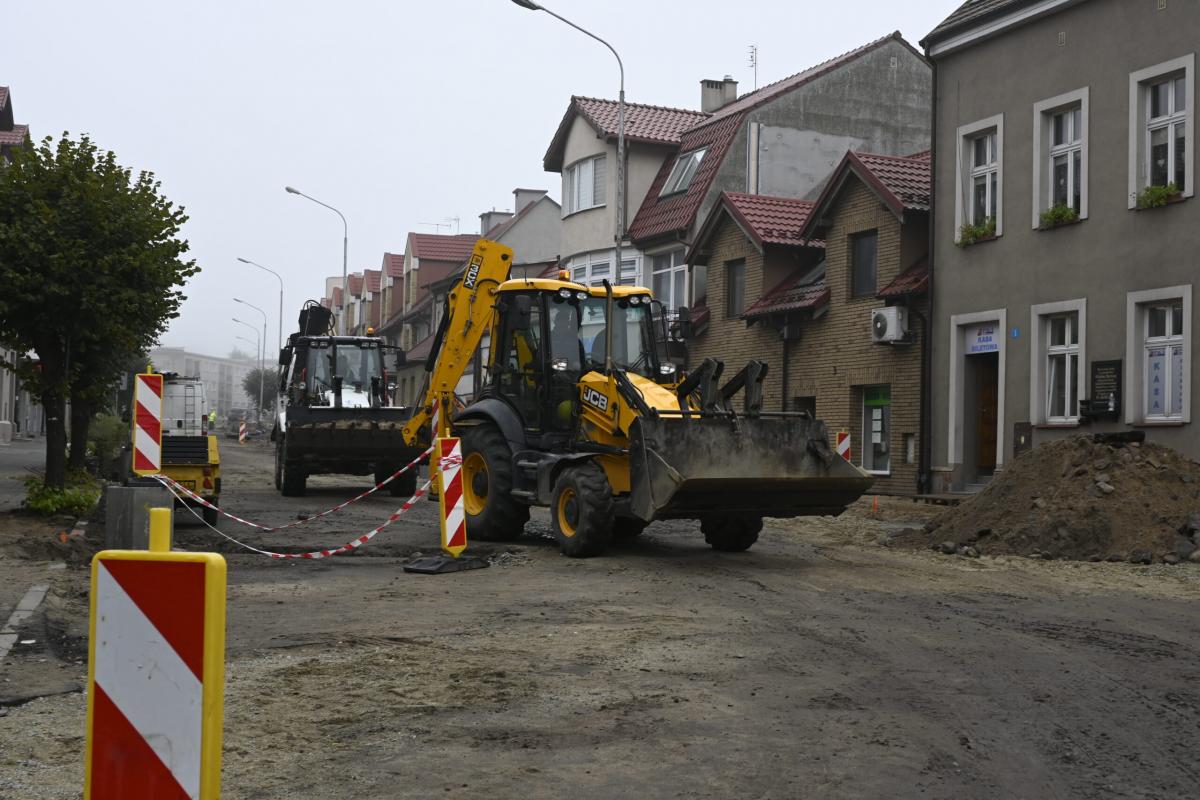 Sparaliżowane centrum Czarnkowa. Trwa przebudowa Sikorskiego