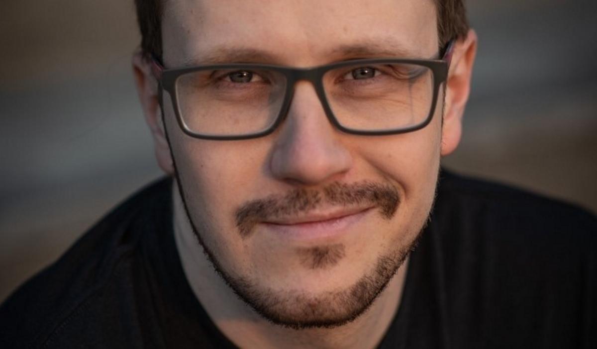 Stand-up na Wyspie. Dziś wieczorem Czarek Jurkiewicz