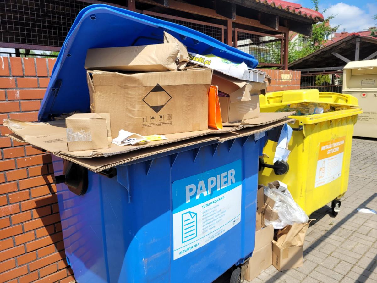 Nie wyrzucaj powietrza! Zgniataj karton i plastiki
