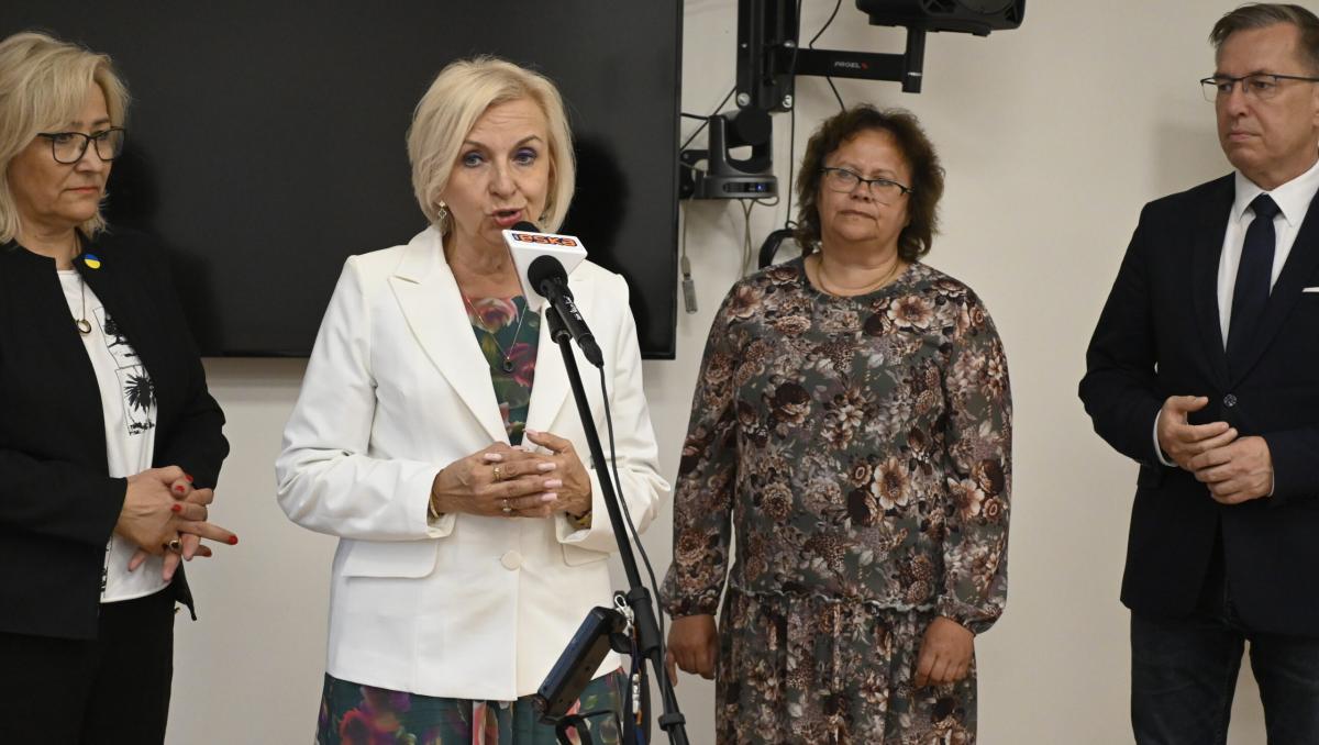 Elżbieta Gapińska apelowała w Pile do rodziców: Nie oddawajcie szkoły!