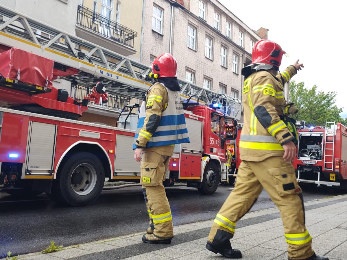 Pożar w kamienicy na 11 Listopada w Pile [ZDJĘCIA, FILM]