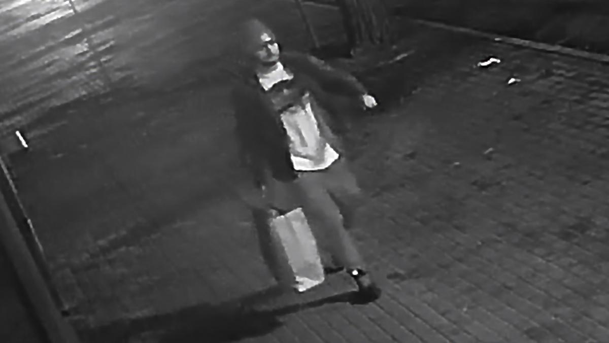 Rozpoznajesz go? Wracamy do sprawy napadu na kantor w VIVO
