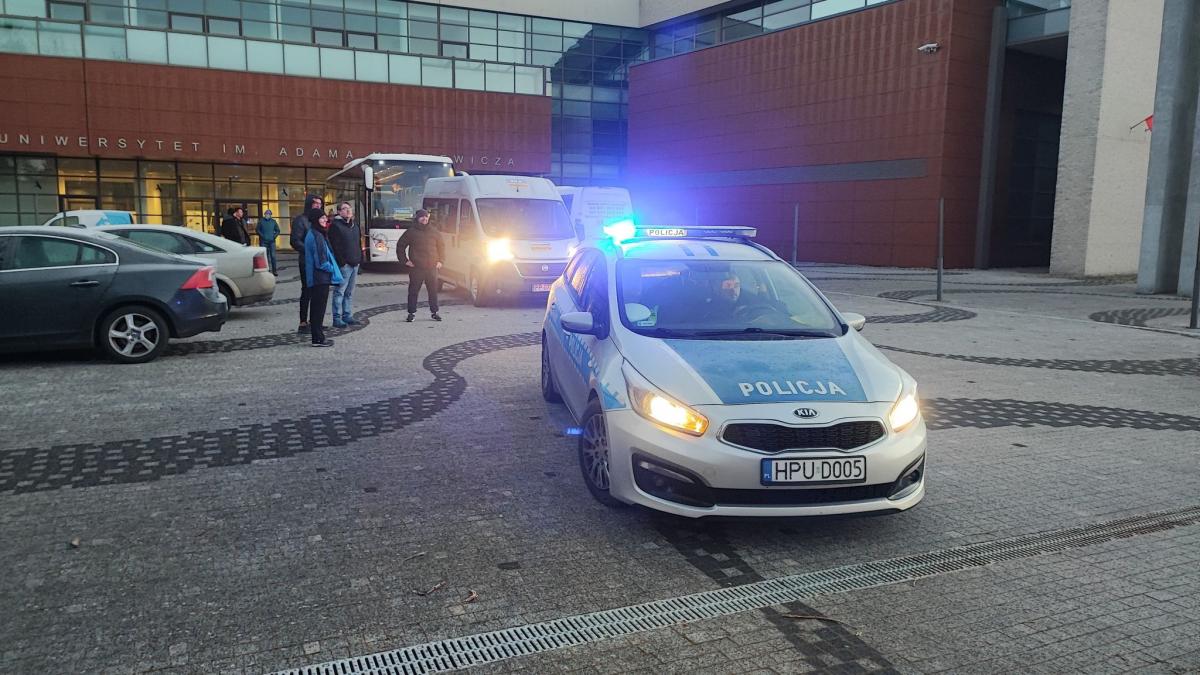 Ukraina - telefony dyżurne policji dla uchodźców