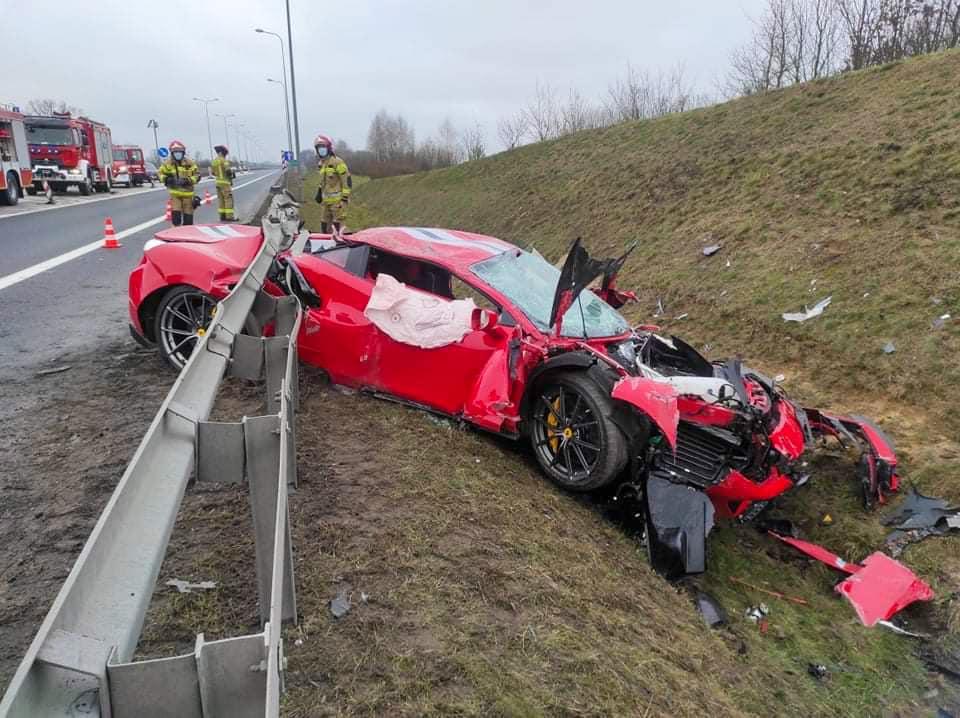 Wypadek na S10. Rozbił Ferrari na obwodnicy Wyrzyska