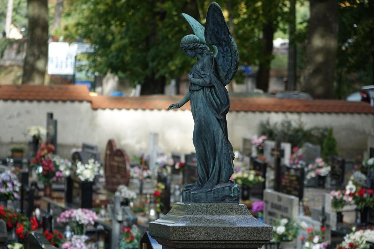 1 Listopada. Nasze nekropolie - cmentarz parafii NMP w Lubaszu