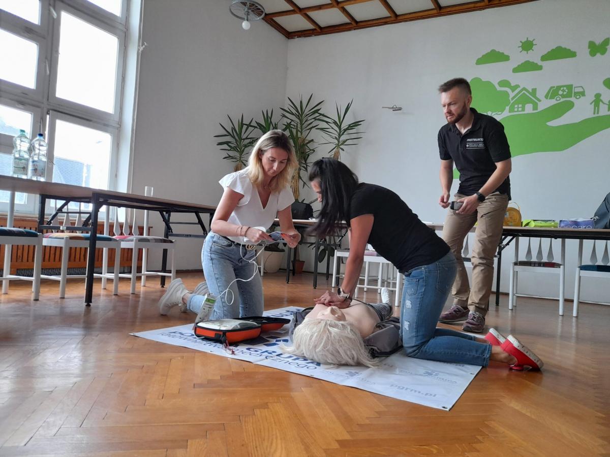 Powstaje Pilska Sieć Defibrylatorów. Masz w firmie urządzenie AED? Zgłoś to!
