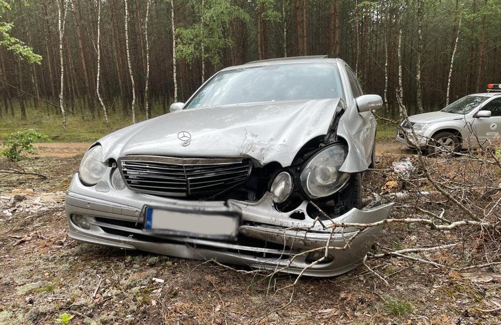 Wjechał pod wiadukt na czołówkę