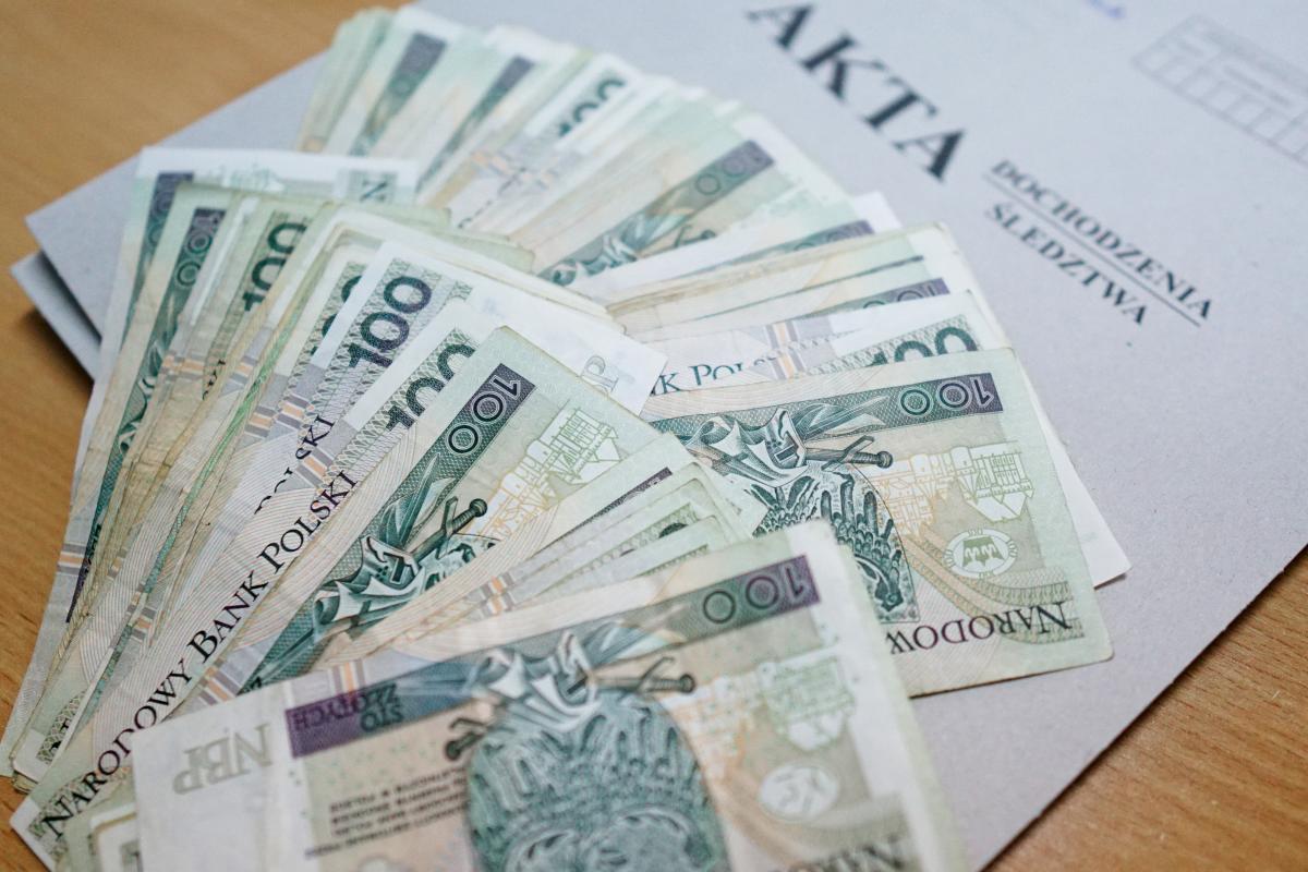 Zaciągnął 87 kredytów na swoją matkę!