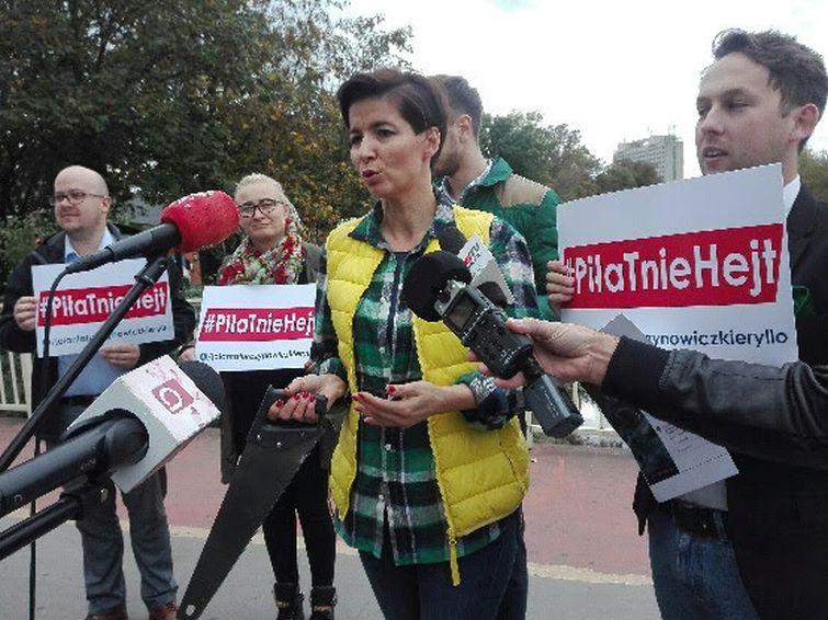 Piła tnie hejt