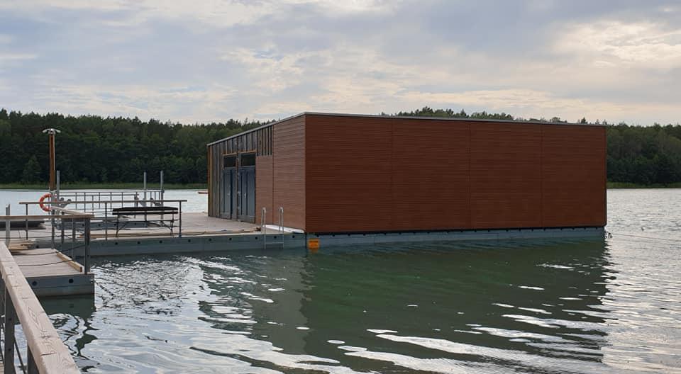 W Pile budują platformę nurkową dla niepełnosprawnych